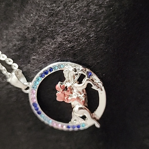 Horse Racing Necklace - Picture 5 of 6